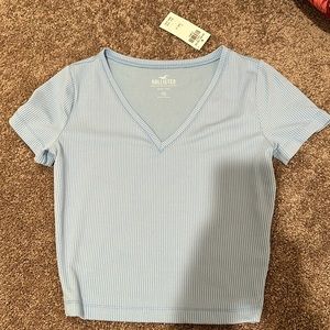 ‼️ NWT ‼️ Hollister v-neck crop baby tee!